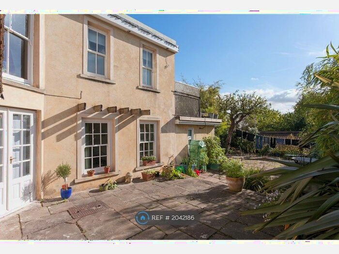 2 Bedroom Flat To Rent In Garden, Bristol, BS6