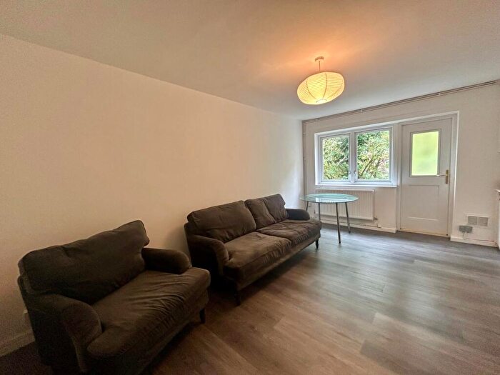 3 Bedroom Flat To Rent In Rockdove Avenue, Hulme, Manchester, M15