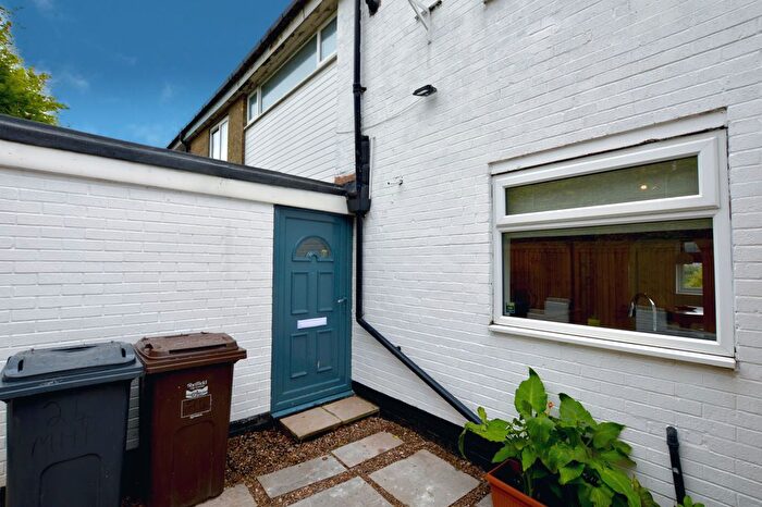 4 Bedroom Town House To Rent In Middle Hay Place, Sheffield, S14