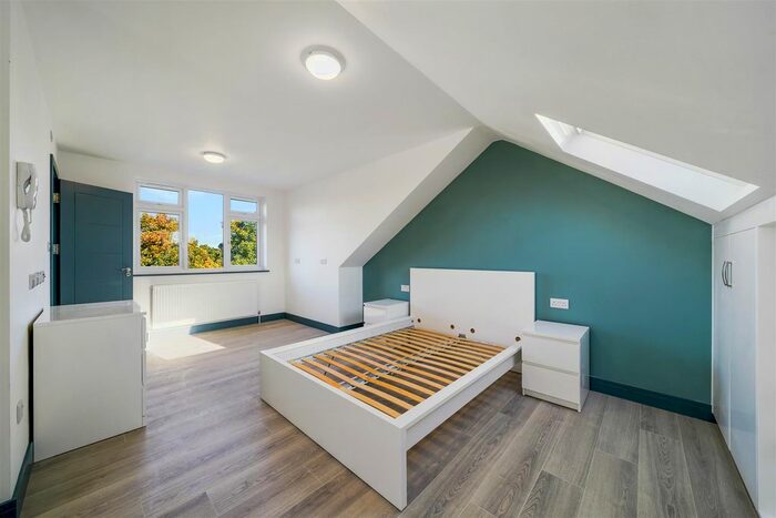 Studio To Rent In High Road, Harrow, HA3