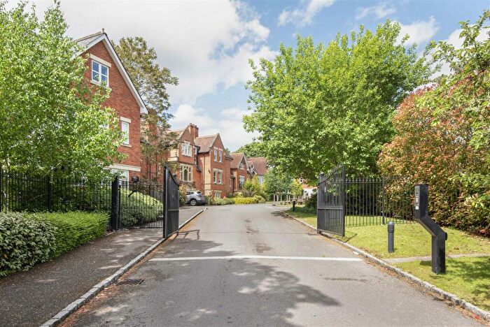 2 Bedroom Apartment To Rent In Upcross Gardens, Reading, RG1