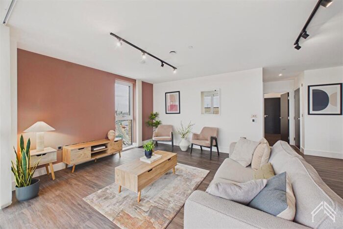 3 Bedroom Apartment To Rent In Mitre Yard, North Kensington London, NW10