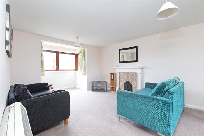 2 Bedroom Flat To Rent In St Ninians Way, Edinburgh, EH21