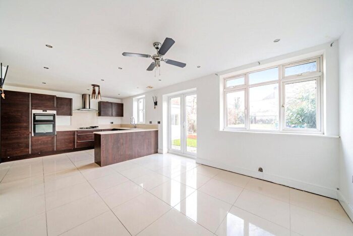 4 Bedroom Semi Detached House To Rent In Barnfield, New Malden, KT3