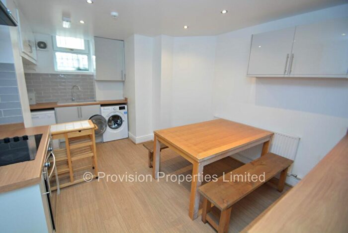 10 Bedroom Terraced House To Rent In Delph Lane, Woodhouse, Leeds, LS6