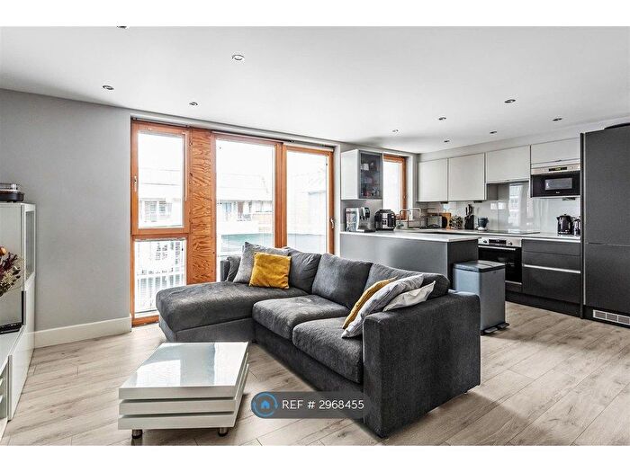 2 Bedroom Flat To Rent In The Oaks Square, Epsom, KT19