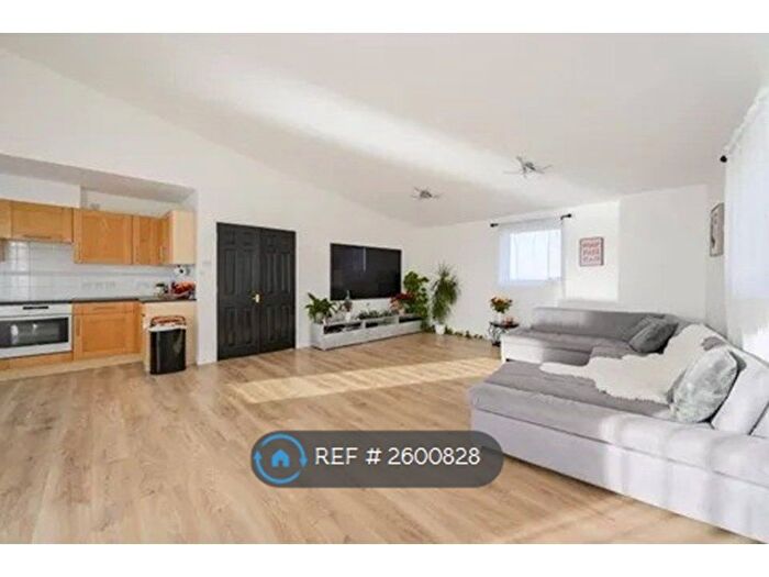 2 Bedroom Flat To Rent In Inverness Mews, London, E16