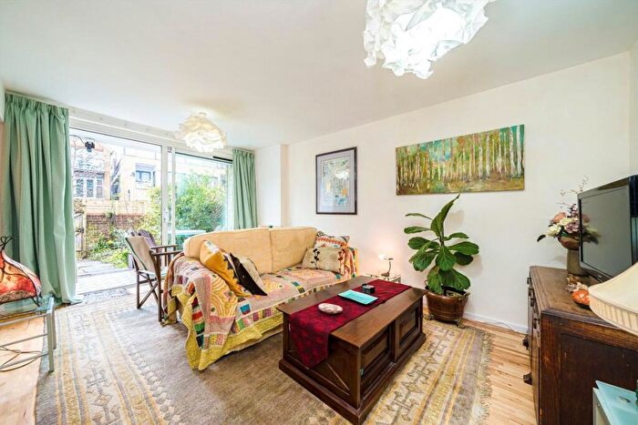 1 Bedroom Flat For Sale In Barton Close, Peckham, SE15