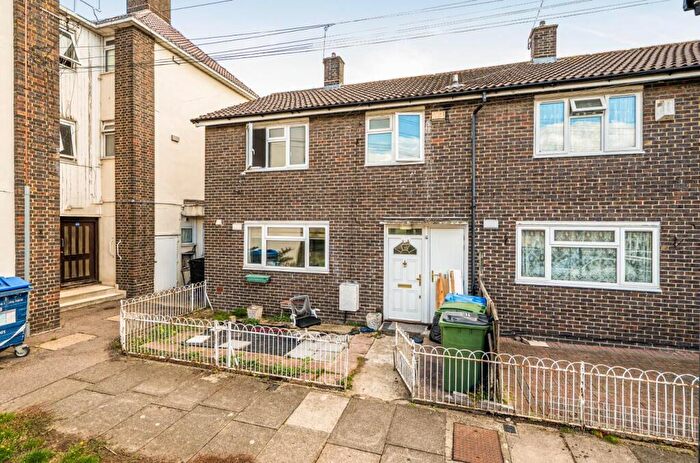 3 Bedroom End Of Terrace House For Sale In Chalcombe Road, London, SE2