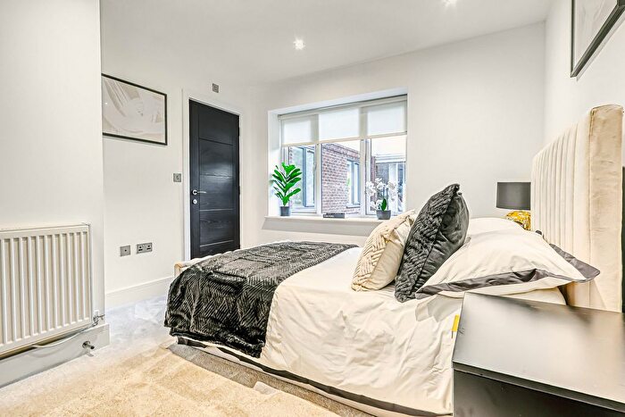 2 Bedroom Flat For Sale In Kenneth Road, Benfleet, SS7