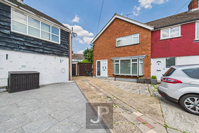 3 Bedroom House For Sale In Newlands Close, Billericay, CM12