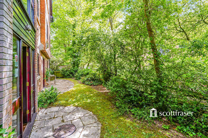 2 Bedroom Apartment To Rent In Swan Court, Paradise Street, OX1