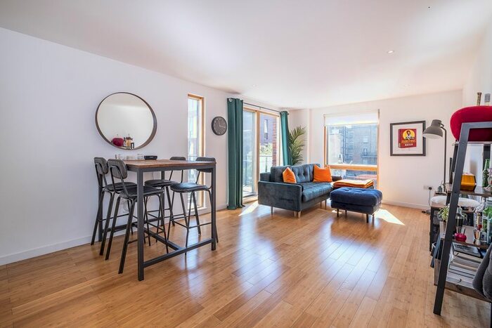 2 Bedroom Flat To Rent In Wingate Square, London, SW4