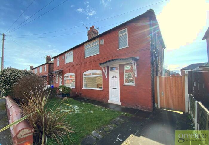 3 Bedroom Semi-Detached House To Rent In Waverley Road, Pendlebury, Salford, M27