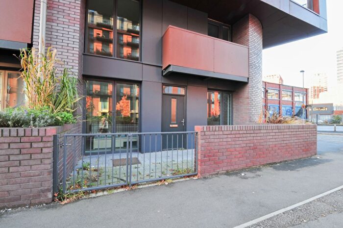 2 Bedroom Flat To Rent In Oldfield Road, Salford, M5