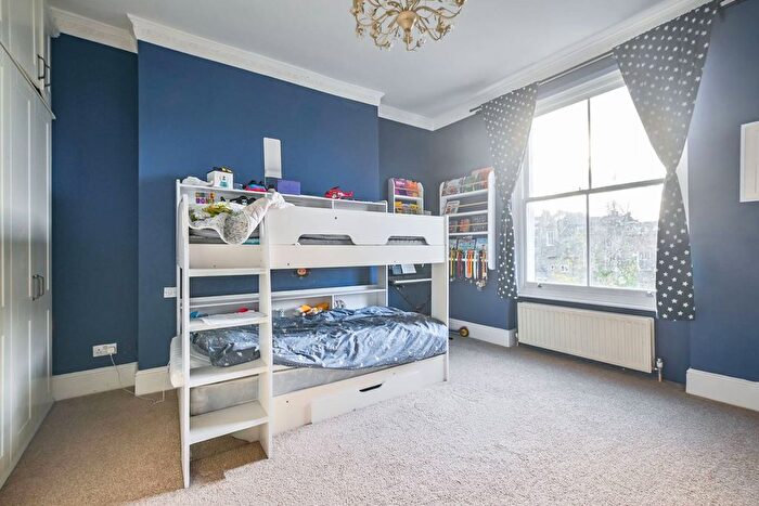2 Bedroom Flat For Sale In Caversham Road, Kentish Town, London, NW5