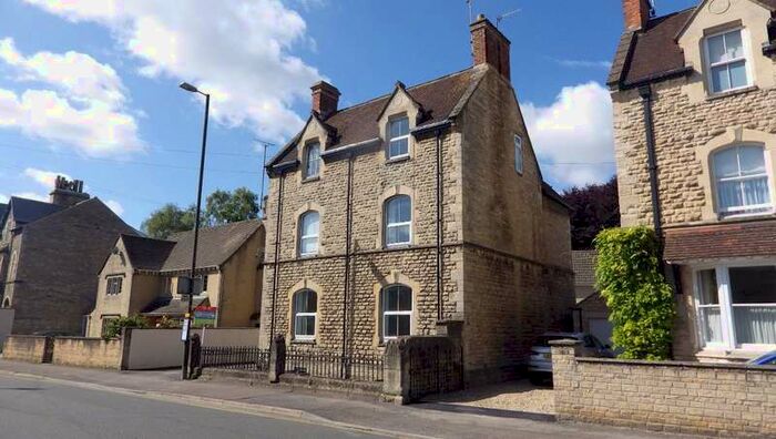 2 Bedroom Flat To Rent In Victoria Road, GL7