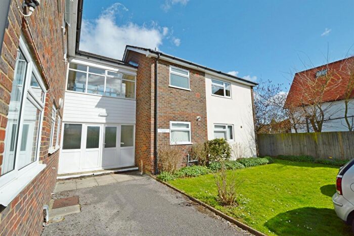 2 Bedroom Flat To Rent In Chartergrove House, The Avenue, Petersfield, GU31