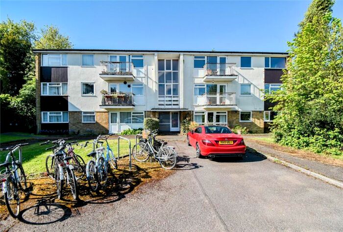 3 Bedroom Apartment To Rent In Lingholme Close, Cambridge, CB4