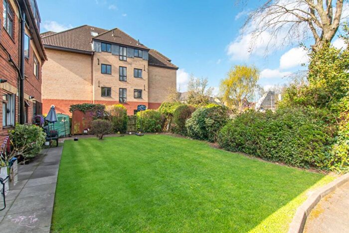 2 Bedroom Flat For Sale In Coverdale Road, Brondesbury Park, London, NW2