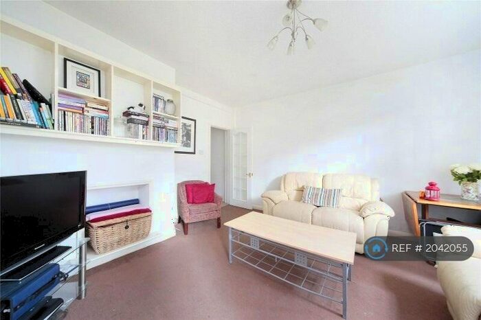 4 Bedroom Flat To Rent In Clapham, London, SW12