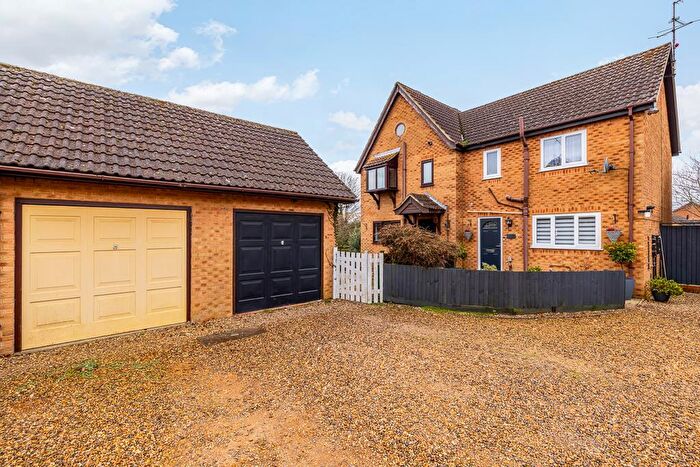 2 Bedroom Semi Detached House For Sale In Hawthorn Bank, Spalding, PE11