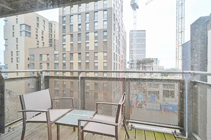 2 Bedroom Flat To Rent In Victoria Road, Acton, London, W3