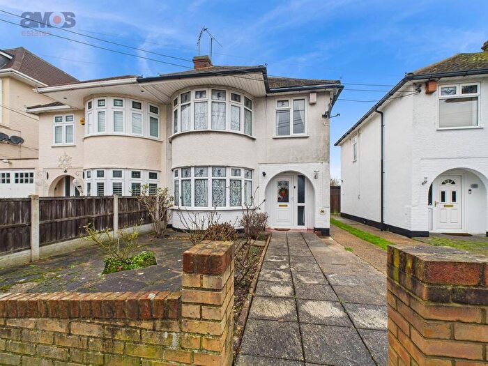 3 Bedroom Semi Detached House For Sale In Broad Parade, Hockley, Essex, SS5