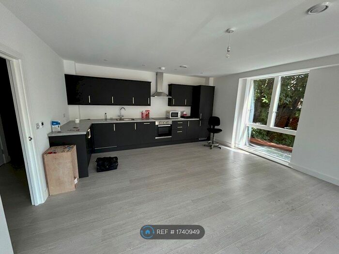 2 Bedroom Flat To Rent In Putney Bridge Road, London, SW18