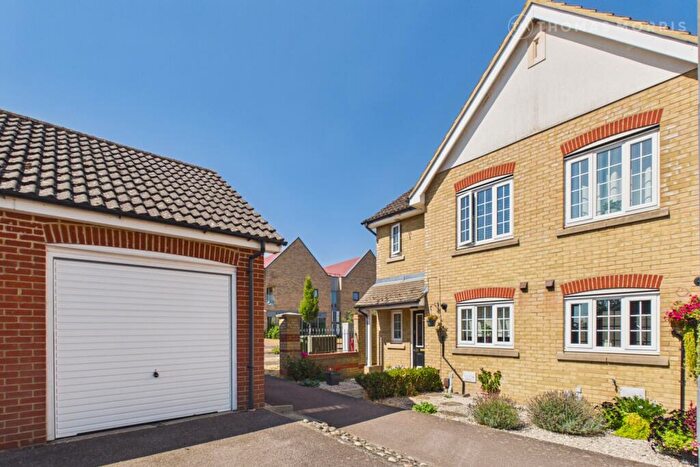 3 Bedroom Semi-Detached House For Sale In Tansey End, Biggleswade, Bedfordshire, SG18