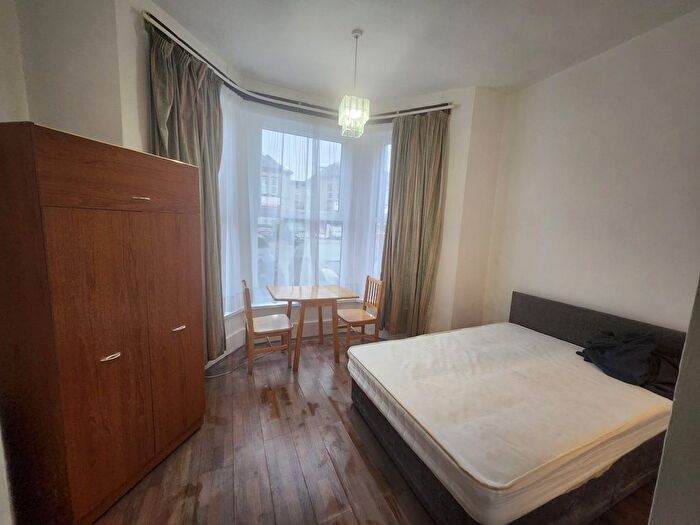 1 Bedroom Flat To Rent In Mansfield Road, Ilford, IG1
