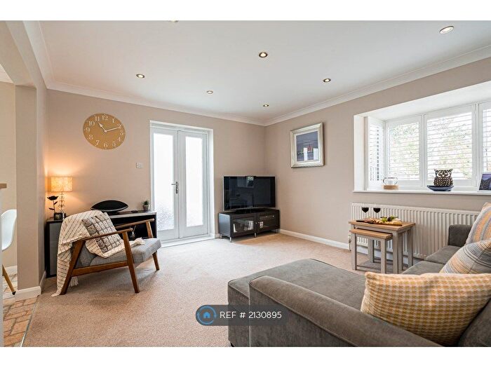 1 Bedroom Flat To Rent In Saint Ives, Ringwood, BH24