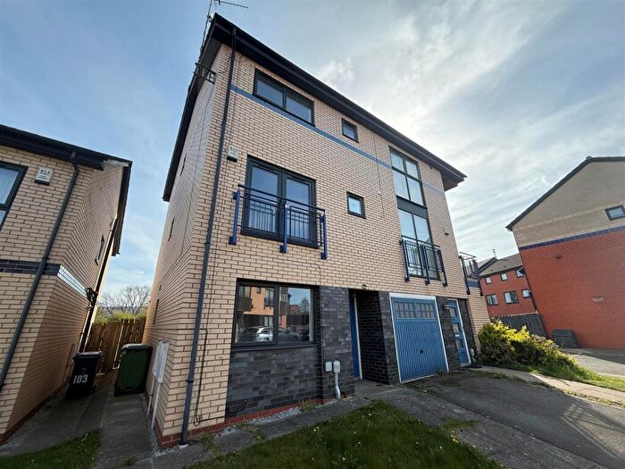 4 Bedroom Semi Detached House For Sale In Needlers Way, Hull, HU5