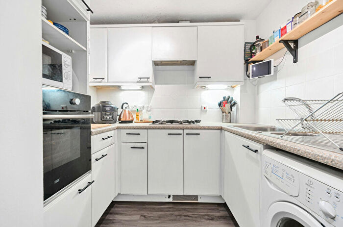 2 Bedroom Flat For Sale In Hulse Road, Banister Park, Southampton, Hampshire, SO15