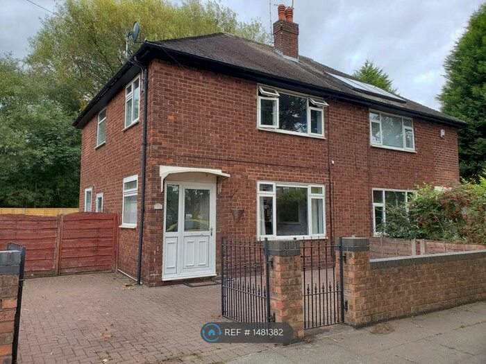 3 Bedroom Semi-Detached House To Rent In Nansen Close, Manchester, M32