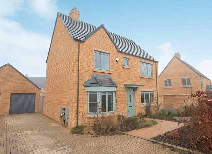 3 Bedroom Detached House For Sale In Willow Close, Milton-Under-Wychwood, OX7