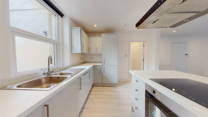 3 Bedroom Ground Maisonette To Rent In Lower Market Street, Hove, BN3