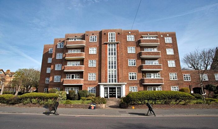 3 Bedroom Flat For Sale In Sandgate Road, Folkestone, Kent, CT20