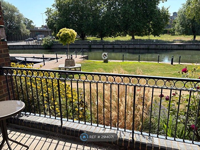 2 Bedroom Flat To Rent In Mariners Way, Cambridge, CB4