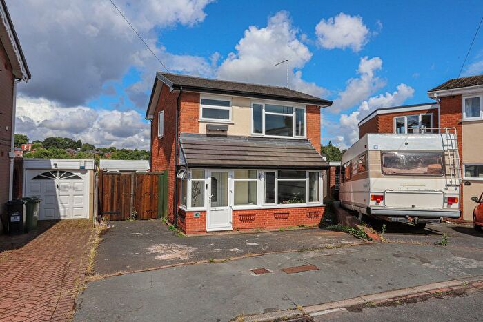 3 Bedroom Detached House For Sale In Hanley Close, Halesowen, B63