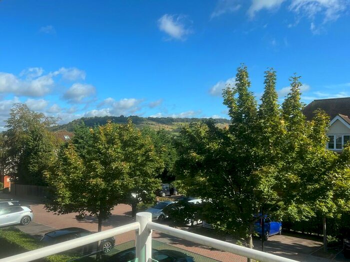 2 Bedroom Apartment To Rent In Hill View, Dorking, RH4