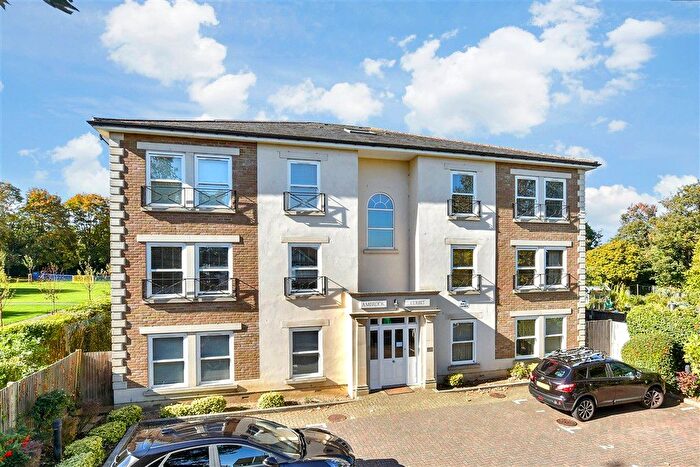 2 Bedroom Flat For Sale In Kings Lane, Sutton, Surrey, SM1