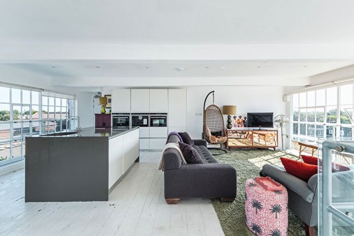 2 Bedroom Flat To Rent In Lamb Brewery, Chiswick, W4