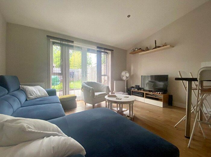 2 Bedroom Flat To Rent In Lodge Road, Southampton, SO14