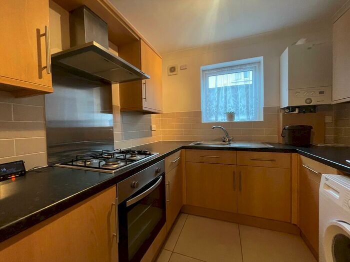 2 Bedroom Apartment To Rent In Bangor Street, Cardiff, CF24