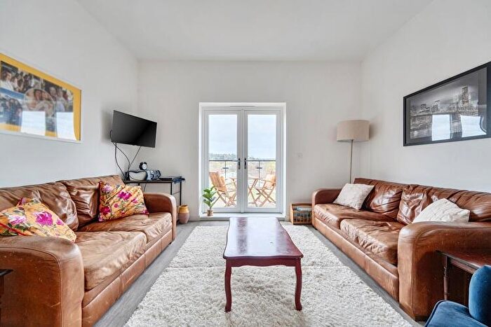 2 Bedroom Flat For Sale In Stillwater House, Godalming, Surrey, GU7
