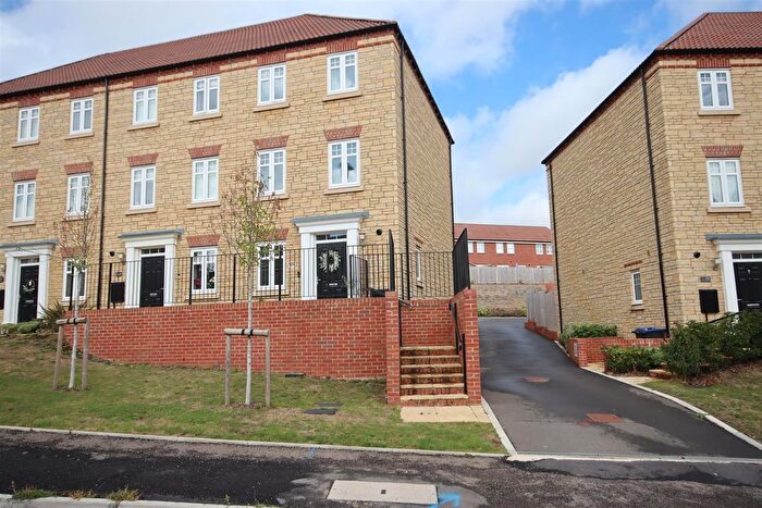 3 Bedroom Town House For Sale In Gainey Gardens, Chippenham, SN15