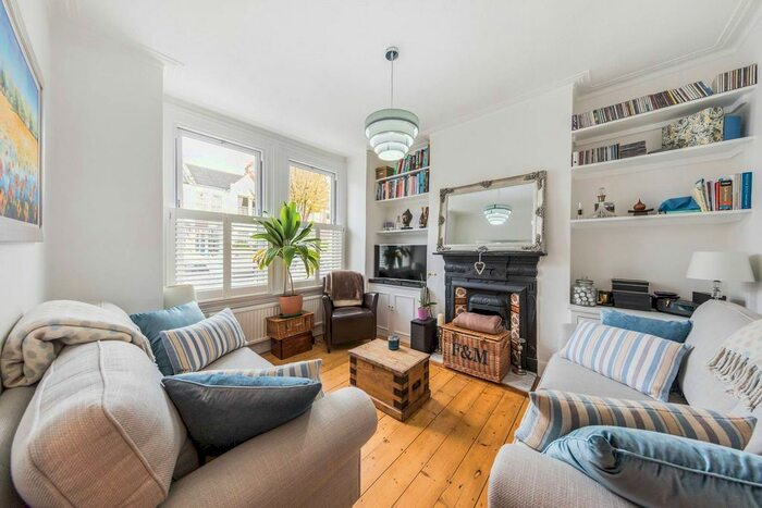 2 Bedroom Flat To Rent In Astonville Street, Southfields, London, SW18