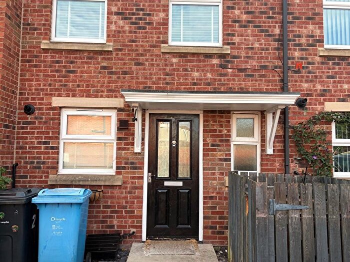 Terraced House To Rent In Sharrow Drive, Askew Avenue, Hull, HU4