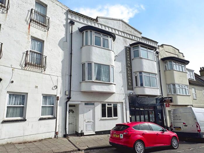 1 Bedroom Flat To Rent In Hamlet Court Road, Westcliff-On-Sea, SS0